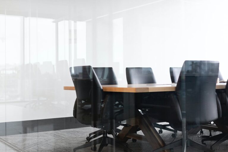 Conocer cómo los perciben dentro de la propia empresa.